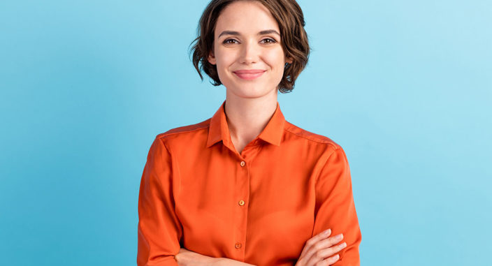 a woman smiling and looking confident after struggling with feeling self-conscious