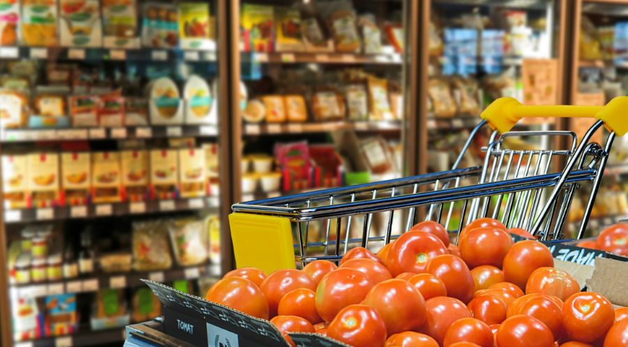 ultra-processed foods in grocery stores with tomatoes 
