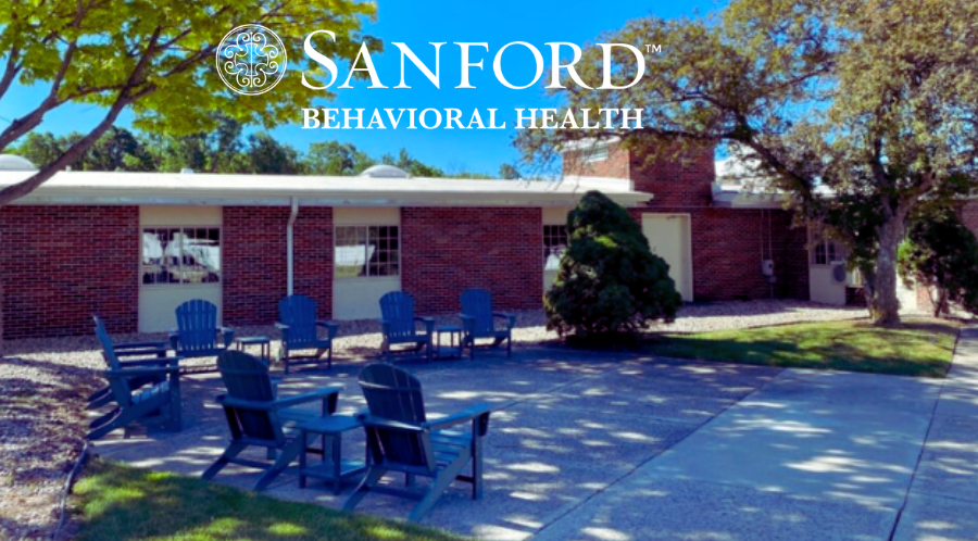 lasting recovery group therapy outdoors at Sanford West