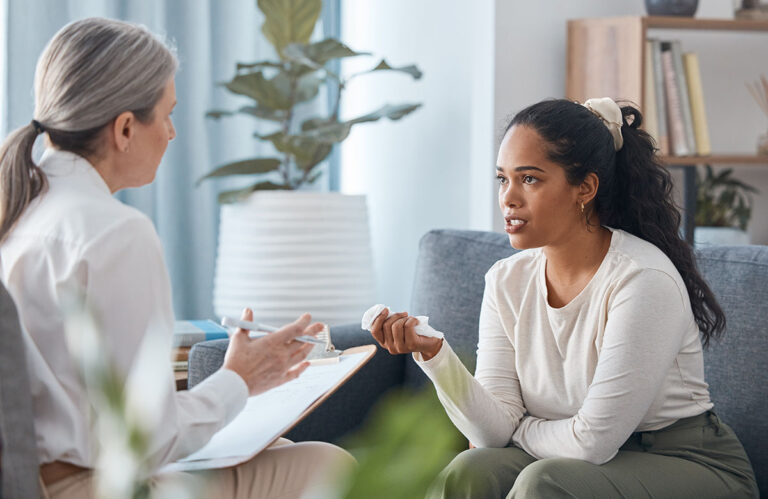 a woman sits with a specialist and asks the specialist what is body dysmorphia